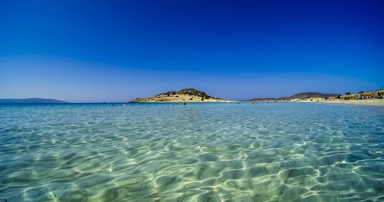 Μόλις λίγες ώρες από την Αθήνα. Ένα εκτυφλωτικό βίντεο από την παραλία Σίμος στην Ελαφόνησο