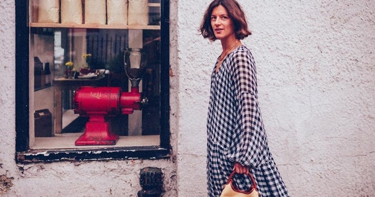 Επιτέλους: Επιστρέφει στη μόδα μια τσάντα που χωράει όλα όσα χρειαζόμαστε - και ακόμα περισσότερα