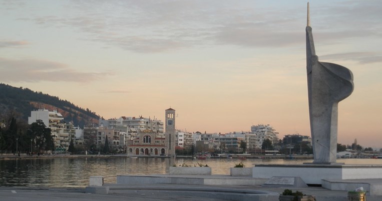 H ελληνική πόλη που η Guardian κατατάσσει ανάμεσα στις 6 ομορφότερες παραθαλάσσιες της Ευρώπης