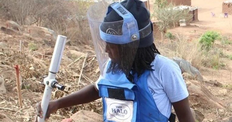 Οι γενναίες γυναίκες της Αγκόλα: Καθαρίζουν την πατρίδα τους από τις νάρκες