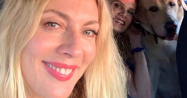 'Ενα πάρτι στο οποίο πήγε όλο το ελληνικό θέατρο. Η Σμαράγδα Καρύδη έγινε 50 και το γιόρτασε