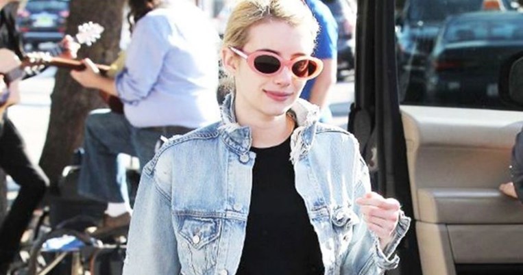 Η Έμμα Ρόμπερτς κράτησε την προσιτή high fashion τσάντα που γνωρίζουν μόνο οι ενημερωμένες γυναίκες