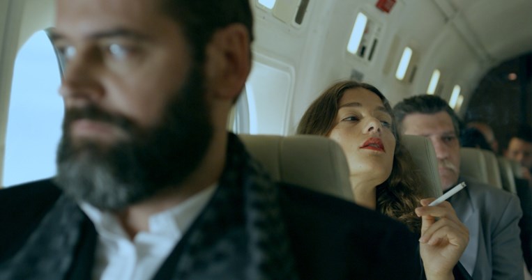 Γιατί τα αεροπλάνα έχουν ακόμα τασάκια αν και απαγορεύεται το κάπνισμα;