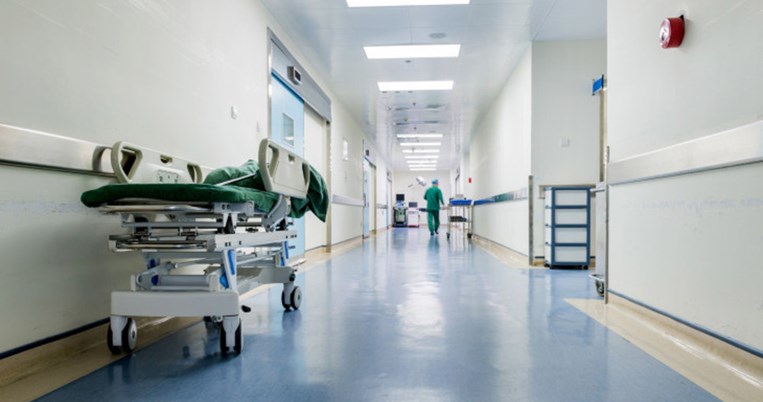 Συγκίνηση για τον 19χρονο στην Πάτρα που πέρασε στην Ιατρική ενώ δίνει μάχη με τη λευχαιμία