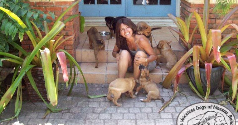 Αφανής ηρωίδα: Η γυναίκα που έσωσε σχεδόν 100 σκυλιά στον τυφώνα «Ντόριαν» στις Μπαχάμες