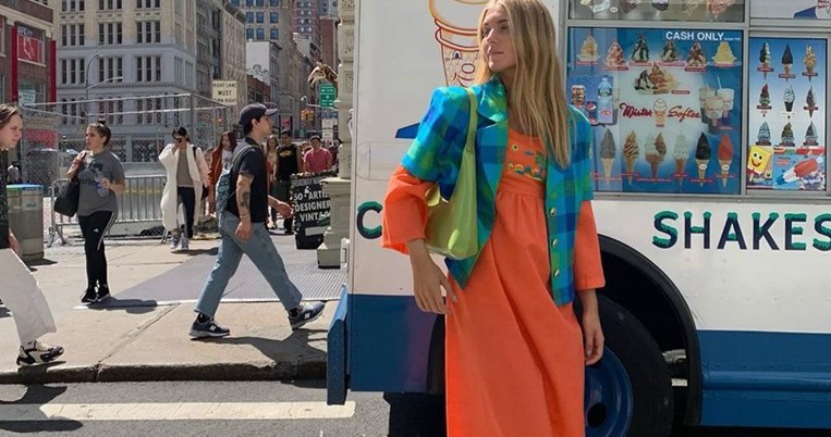 Τόλμη και γοητεία: Η πιο δυνατή τάση στα παπούτσια φέτος ταιριάζει απίστευτα με skinny τζιν