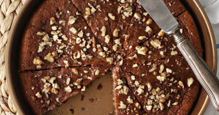 Καρυδόπιτα χωρίς αλεύρι: Μια σιροπιαστή απόλαυση, πιο ελαφριά και πιο μοντέρνα