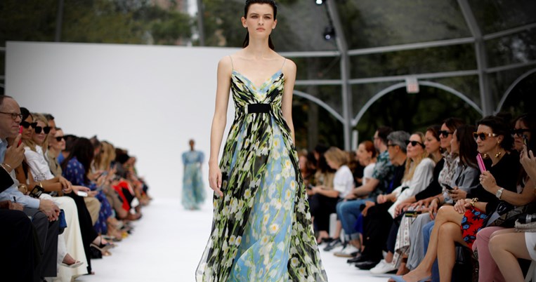 Παλιό ρομάντζο: Το «υπερβολικό» φόρεμα που προβλέπεται να κυριαρχήσει το φθινόπωρο