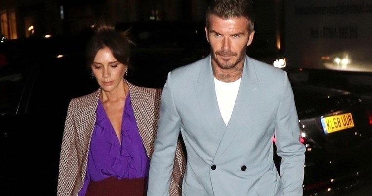 H Bικτόρια Μπέκαμ από δω και στο εξής θα χαμογελάει πιο πολύ. Εξηγεί γιατί δεν το έκανε μέχρι τώρα