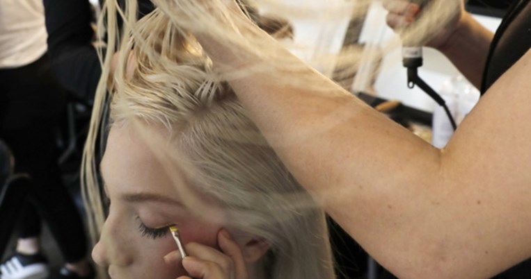 Μια μικρή αλλαγή στη διατροφή θα δώσει στα μαλλιά σας εντυπωσιακό μήκος και πυκνότητα