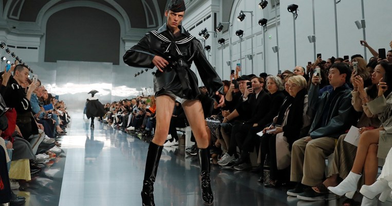 Το πιο αλλόκοτο περπάτημα που έχουμε δει σε πασαρέλα το έκανε αυτό το μοντέλο του Maison Margiela