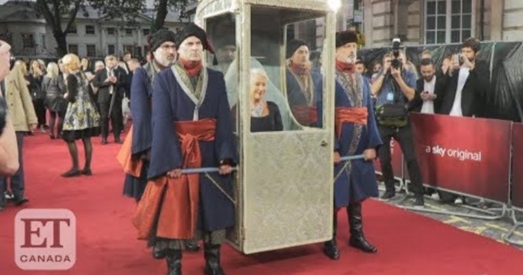 Μόνο η Έλεν Μίρεν θα έκανε μια τέτοια είσοδο. Στην πρεμιέρα της σειράς του HBO «Μεγάλη Αικατερίνη»