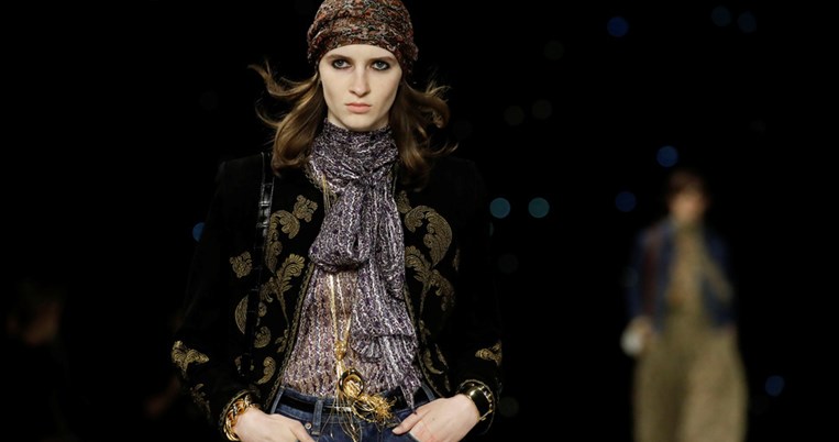 Ντύσου επιτέλους σαν ενήλικη. Η μία λεπτομέρεια στο λουκ που κάνει όλη την δουλειά