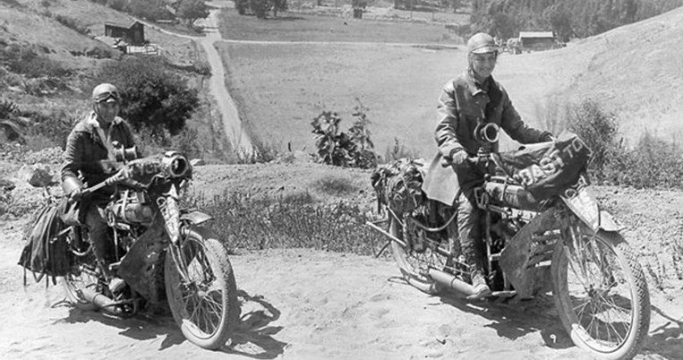 «Απόλυτη ελευθερία»: Οι αδερφές μοτοσικλετίστριες που διέσχισαν το 1916 τις ΗΠΑ πάνω σε δύο τροχούς