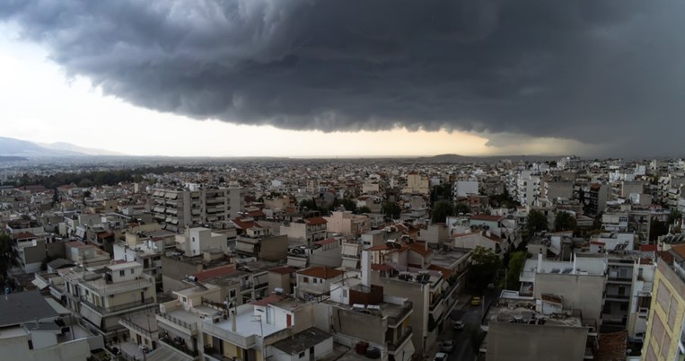 Μια κουρτίνα στον ουρανό: Τι ήταν αυτό που είδαμε στον ουρανό της Αθήνας χτες; 