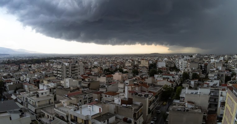 Μια κουρτίνα στον ουρανό: Τι ήταν αυτό που είδαμε στον ουρανό της Αθήνας χτες;