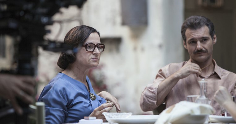 Το ανατριχιαστικό τρέιλερ για την πολυαναμενόμενη ταινία «Ευτυχία» με την Καρυοφυλλιά Καραμπέτη