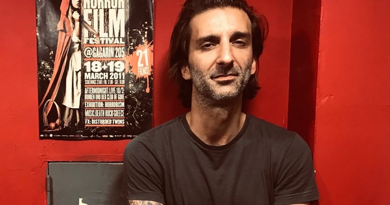 «Αντιστεκόμαστε στην επέλαση των Ούνων»: Ο Θεοδόσης Μίχος μιλάει για τη γειτονιά του, τα Πετράλωνα 