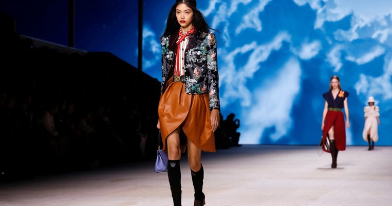 Το κοινό στοιχείο όλων των εμφανίσεων του φθινοπώρου είναι ρετρό. Υπάρχει και στην ντουλάπα σου