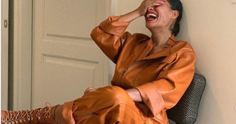 Έχουν κολλήσει: 4 είδη παπουτσιών που οι γυναίκες μετά τα 40 φορούν για να περάσουν στο φθινόπωρο 