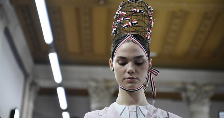 Ξεκούραστο βλέμμα: Αυτό το «θαυματουργό» προϊόν ομορφιάς ισοδυναμεί με μία νύχτα καλού ύπνου