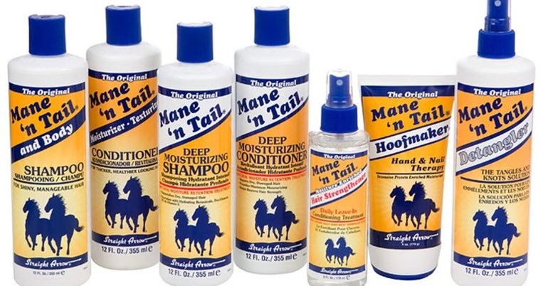 Υπέροχα, μακριά μαλλιά: Η Τζένιφερ Άνιστον και η Σάρα Τζέσικα Πάρκερ λούζονται με σαμπουάν για άλογα