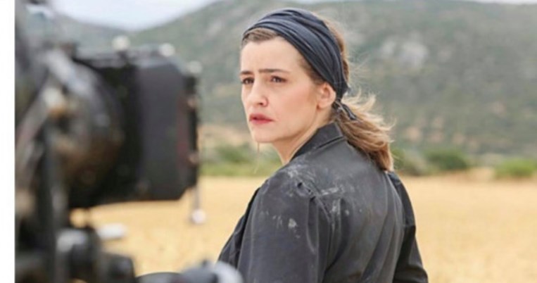 Με χιούμορ: Η Μαρία Κίτσου ανέβασε ένα βίντεο που τρολάρει τις «Άγριες Μέλισσες»