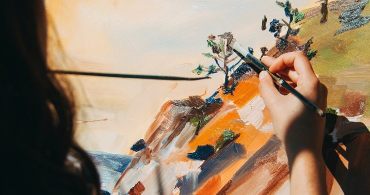 Έκανε ανώνυμες δωρεές 5,5 εκατομμυρίων δολαρίων για να στηρίξει γυναίκες καλλιτέχνες άνω των 40 ετών