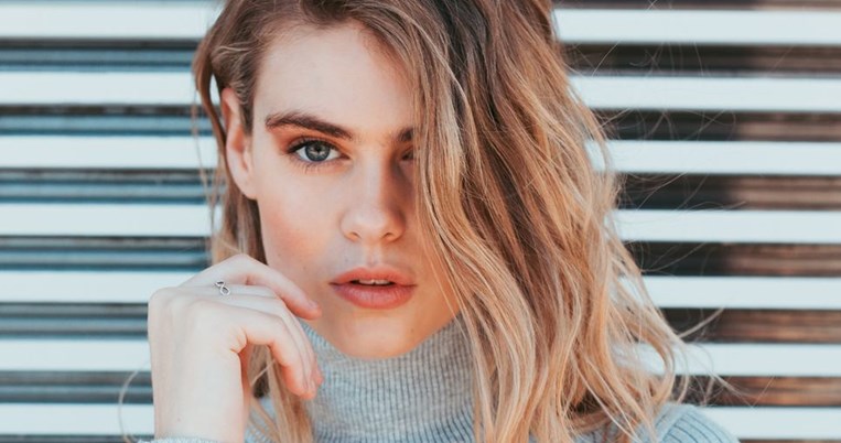Ελληνίδα make up artist σου δείχνει πώς θα σχηματίσεις τα φρύδια σου σωστά+το τρικ με την ενυδατική