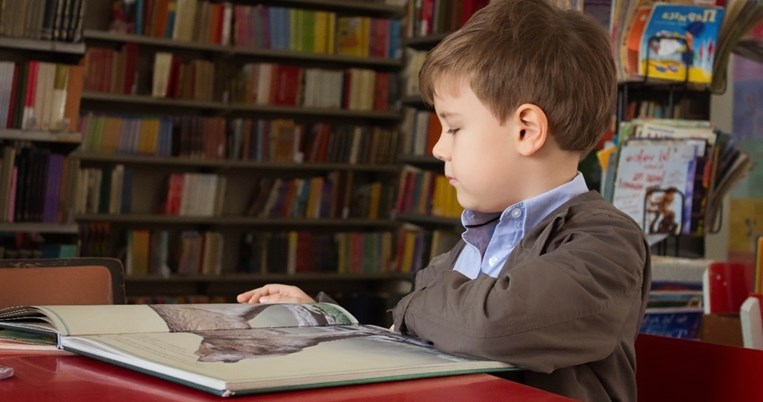 «Είναι κάτι παιδιά σαν τριανταφυλλιές, με λουλούδια και αγκάθια»: Το κείμενο ενός εκπαιδευτικού