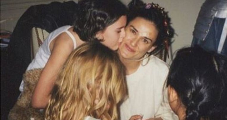 «Είναι σα να ερχόταν το τέρας». Η κόρη της Ντέμι Μουρ, Ταλούλα, μιλά για τον εθισμό της μητέρας της