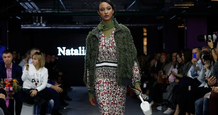 Μέσα σε αυτή τη φούστα θα περάσουμε για πρώτη φορά τον χειμώνα. Σούπερ ζεστή, θηλυκή τάση