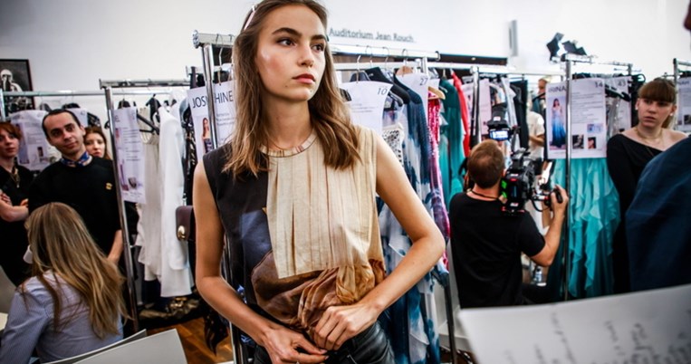 Συνδύασε το τζιν παντελόνι με αυτές τις μπότες και σπάσε τη μονοτονία. Μεγάλη 80s επιστροφή