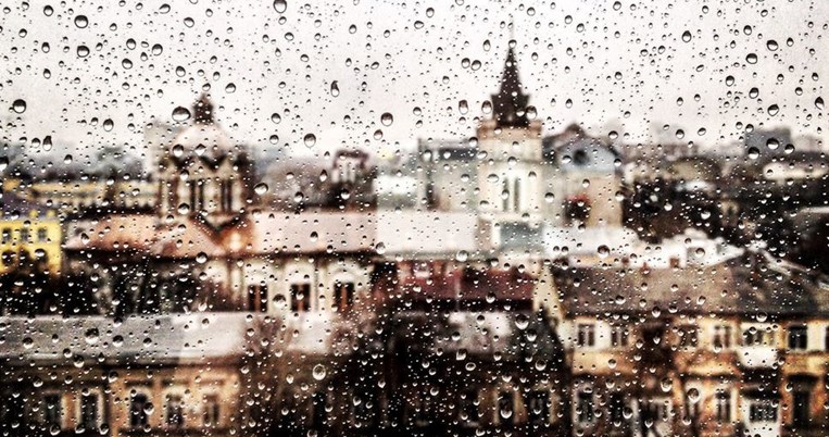 «Έπεφτε μια κίτρινη παλιά βροχή»: Ένα ποίημα του Μανόλη Αναγνωστάκη