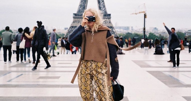 Όλες φέτος θα φορέσουμε το πουλόβερ με αυτό τον τρόπο. Κομψός, σοφιστικέ, ασυνήθιστος