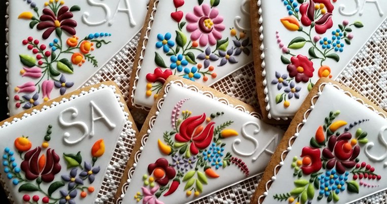 Μια σεφ μεταμορφώνει μπισκότα σε έργα τέχνης και καταφέρνει να μας υπνωτίσει