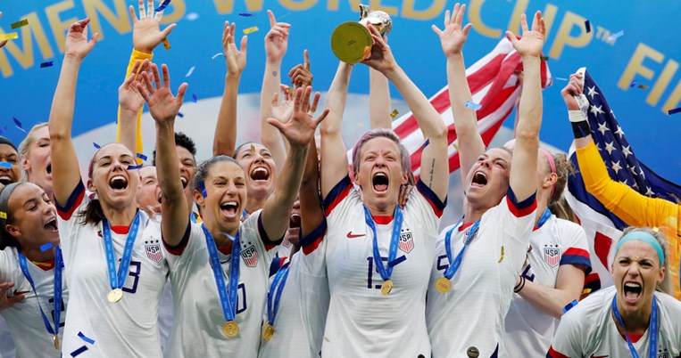 Ιστορικό βήμα: Αποφασίστηκαν ίσες αμοιβές για την αμερικανική γυναικεία ομάδα ποδοσφαίρου