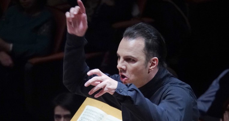 «Από τους πιο περιζήτητους μαέστρους στον κόσμο»: Ο Κουρεντζής σε σειρά συναυλιών στη Νέα Υόρκη