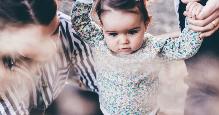 «Ένα παιδί που αισθάνεται ότι οι γονείς του το αγαπούν, δε ζητάει πολλά, και το μάλωμα ανέχεται»