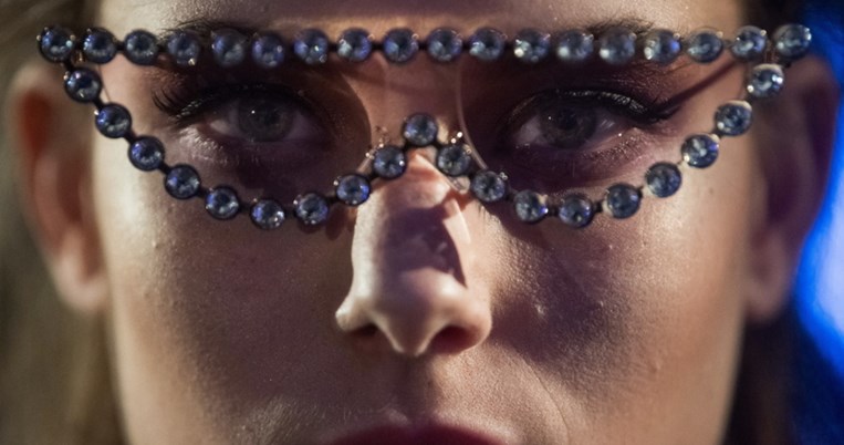 Μια δερματολόγος αποκαλύπτει την κρέμα ματιών που είναι αληθινά αποτελεσματική στους μαύρους κύκλους