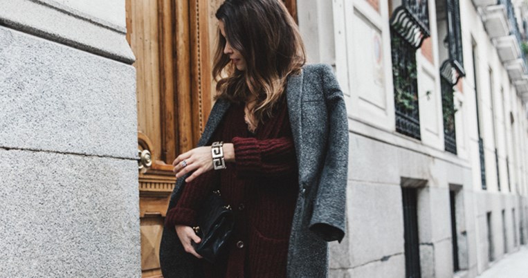 5 τρόποι να συνδυάσεις το πιο στιλάτο μάλλινο item του φετινού χειμώνα -Ποιο είναι και πώς φοριέται