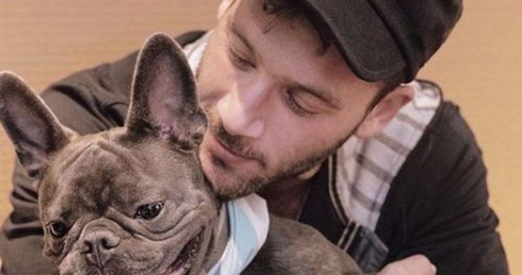 «Η παρουσία του σκύλου μου ήταν βάλσαμο στη μάχη με τον καρκίνο»: Ο Αντίνοος Αλμπάνης συγκινεί 