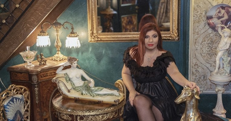 Ποια είναι η γυναίκα που κάνει διάσημους τους Έλληνες σχεδιαστές και δημιουργούς στο Παρίσι;