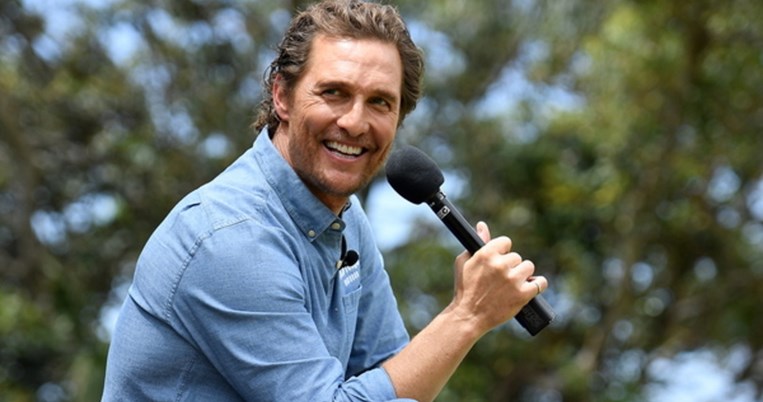 «Σταμάτησα να ανησυχώ για το αποτέλεσμα»: O ΜακΚόναχι μιλά για την ευτυχία και αλλάζει τη ζωή μας