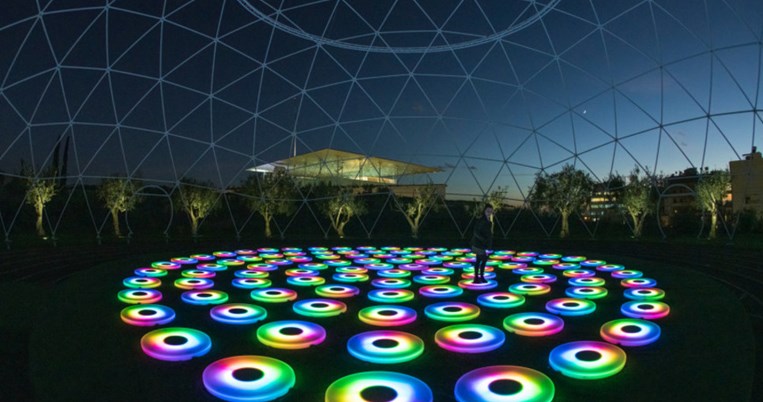 Χριστούγεννα στο ΚΠΙΣΝ. 4 νέες, φωτεινές εγκαταστάσεις ξετρελαίνουν μικρούς και μεγάλους 