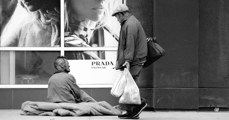 «Μα, ποιος αγοράζει αυτά τα πανάκριβα κομμάτια των σχεδιαστών;»: Η απάντηση-έκπληξη 