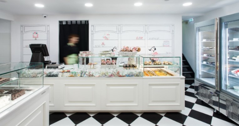 Το ζαχαροπλαστείο της Αθήνας που φτιάχνει μελομακάρονα και κουραμπιέδες χωρίς ίχνος ζάχαρης