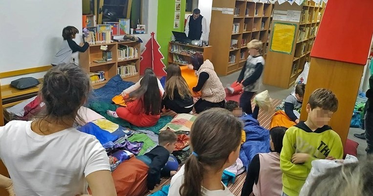 Στη δημοτική βιβλιοθήκη Καβάλας τα παιδιά διανυκτερεύουν ανάμεσα στα βιβλία