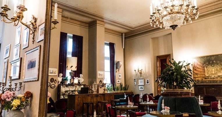 Οι παραστάσεις του Foyer Café Bistrot στο Δημοτικό Θέατρο του Πειραιά για Δεκέμβριο και Ιανουάριο 