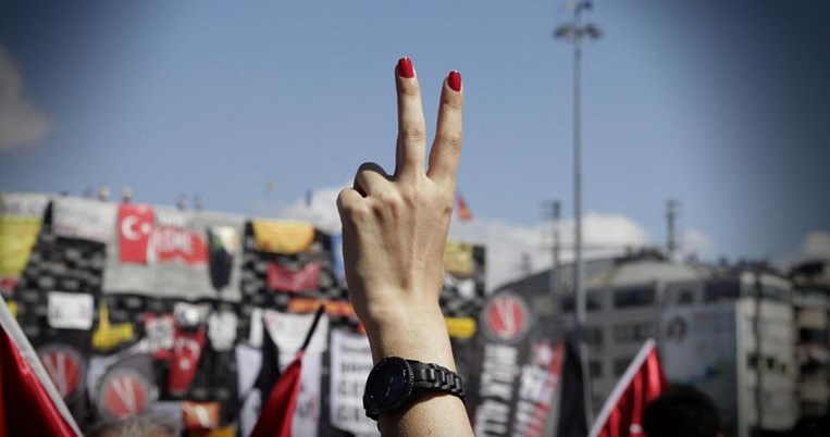 Τα «χίλια πρόσωπα» της γυναίκας μέσα από 24 φωτογραφίες του SOOC